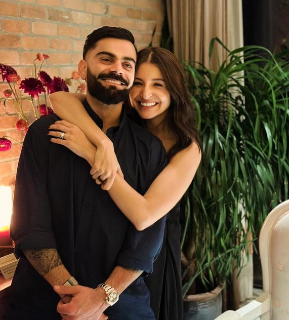 https://salarnews.in/public/uploads/images/newsimages/maannewsimage20022024_212626_viratkohli anushka.jpg